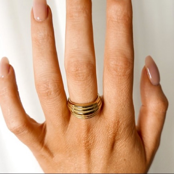 Multi layered lines ring - Picture 2 of 4